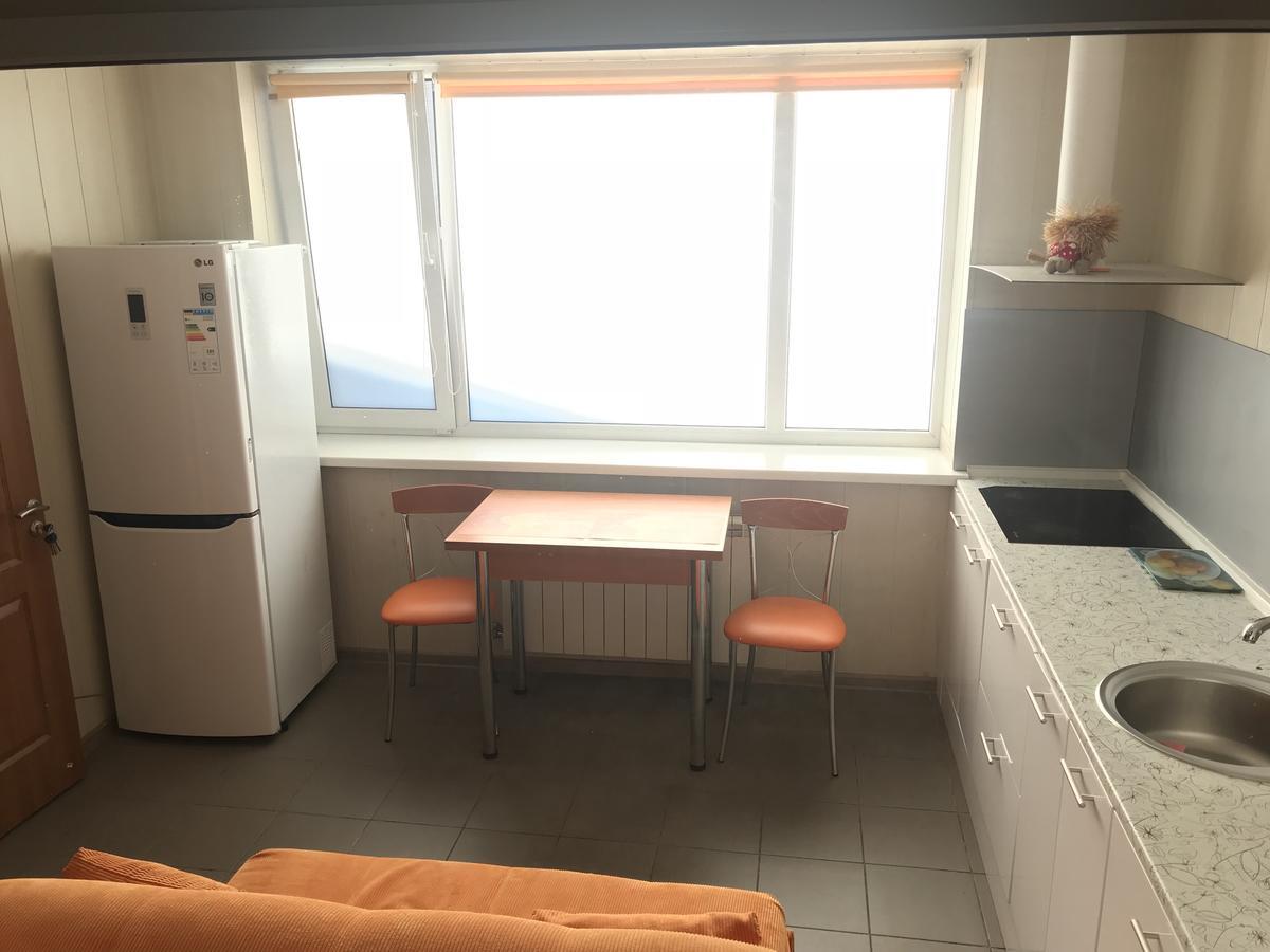 Apartment On Rekonstruktyvna Street Zaporizhia Bagian luar foto