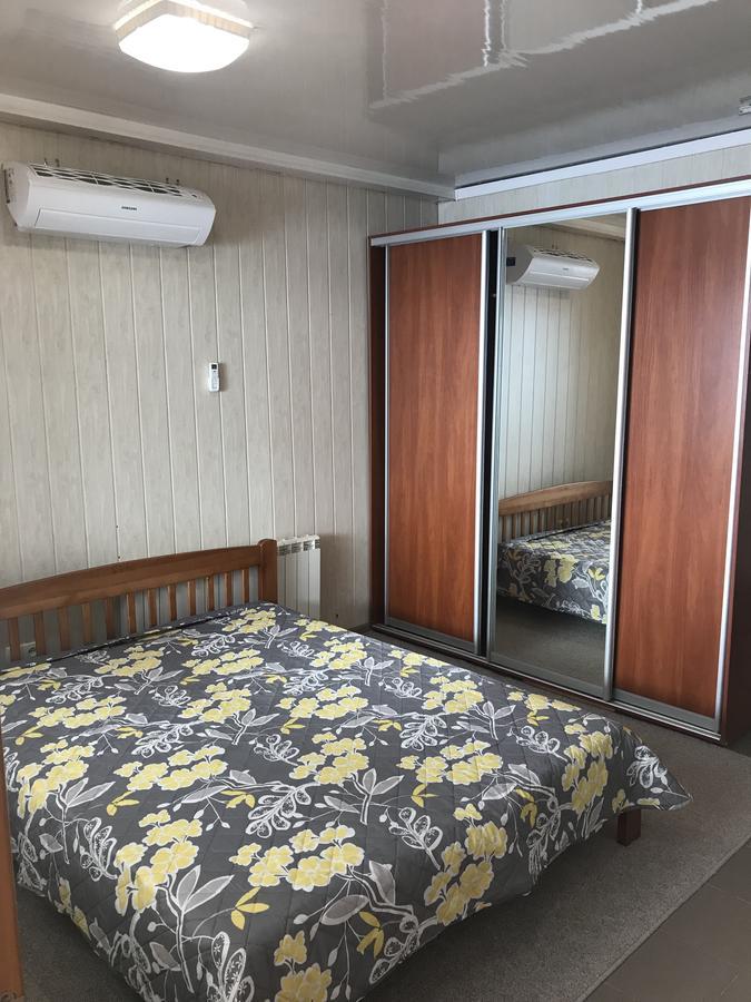 Apartment On Rekonstruktyvna Street Zaporizhia Bagian luar foto
